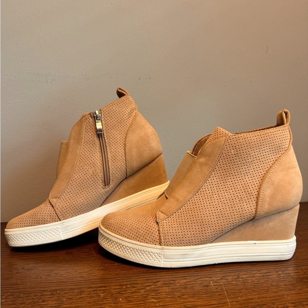 Gently worn. Wedge sneaker